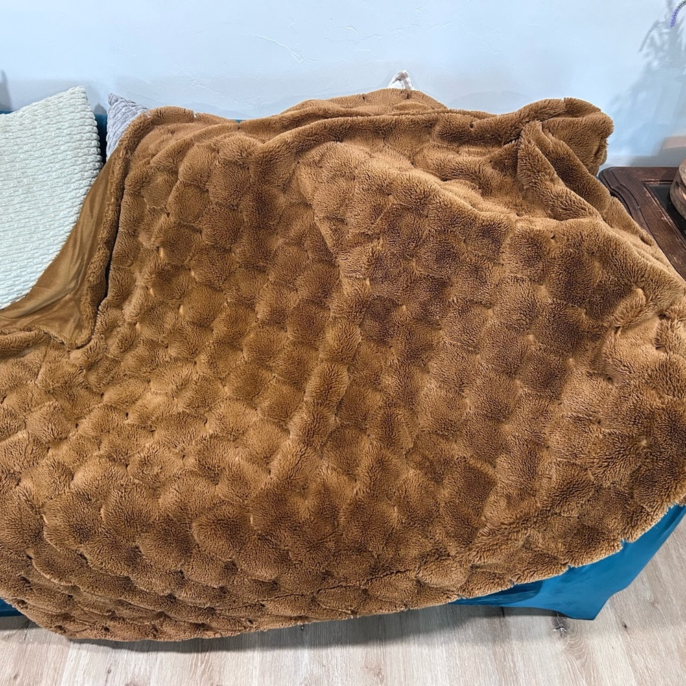 Moss & Willow Plush Faux Fur Throw Blanket Brown Soft Cozy Luxury 50x60